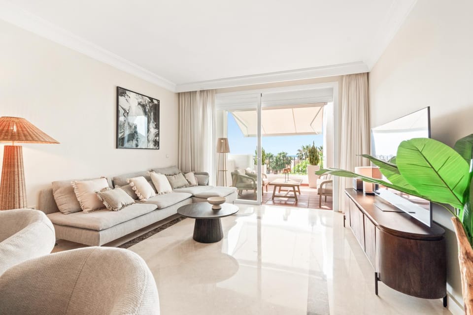 Amazing Sea Views Benahavis, Pool & Gym Apartment in Costa del Sol
