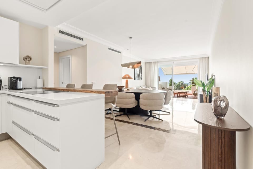 Amazing Sea Views Benahavis, Pool & Gym Apartment in Costa del Sol