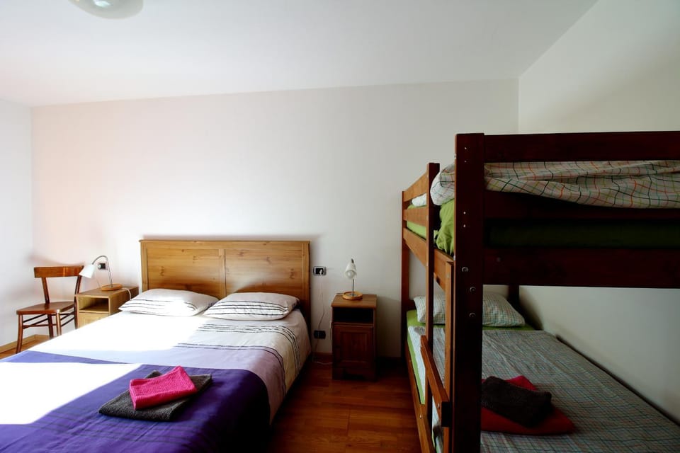 Photo of the whole room, bunk bed