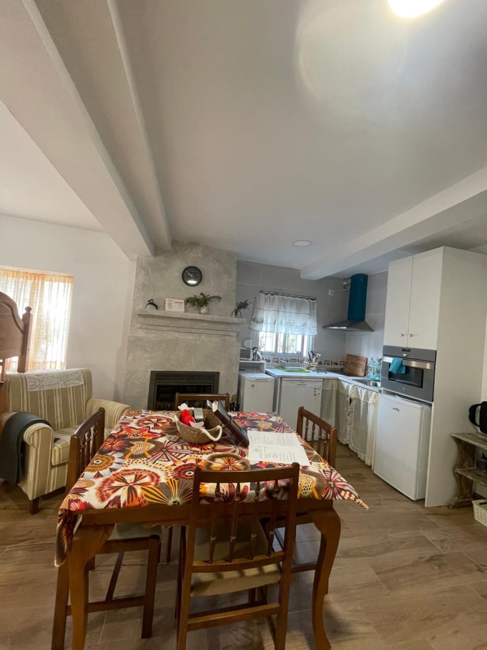Kitchen or kitchenette, Living room, Seating area, Dining area, minibar, oven, pet friendly, stove