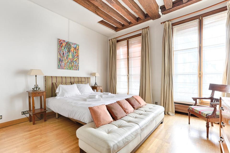 Duplex Atypique 3 chambres au coeur du Marais Apartment in Paris