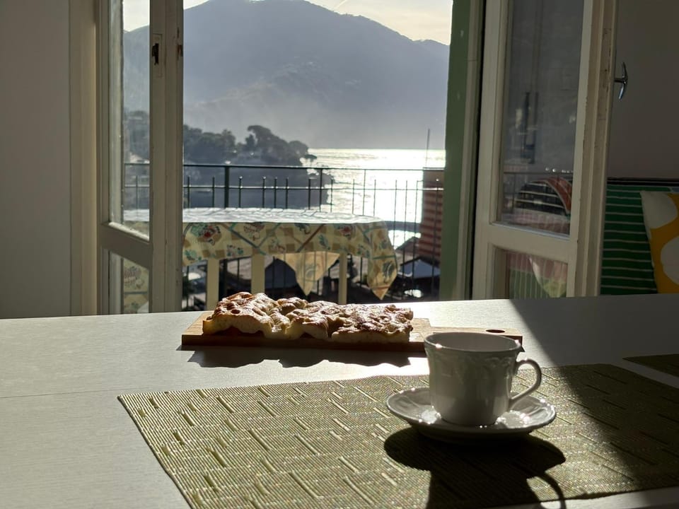 Natural landscape, View (from property/room), Balcony/Terrace, Seating area, Dining area, Sea view