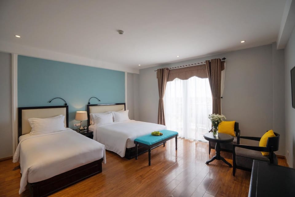 Bed, Seating area, Bedroom