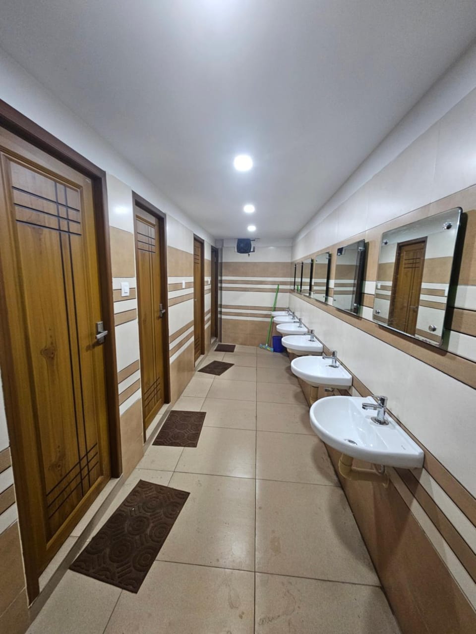Lowfare Dormitory Hotel in Kozhikode