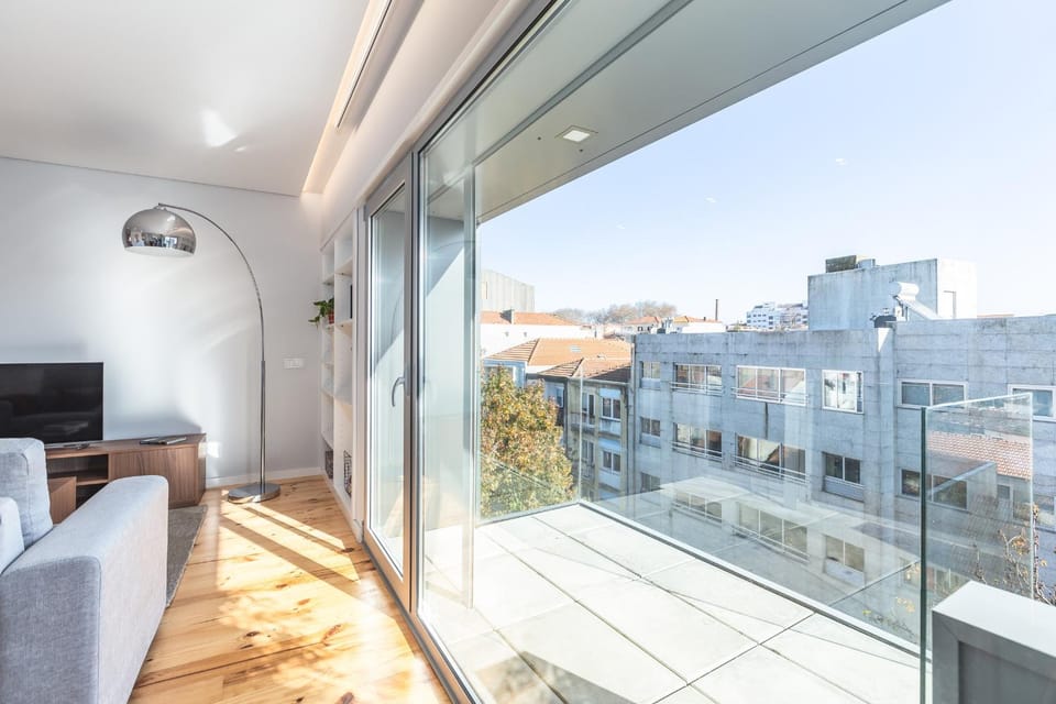 Communal lounge/ TV room, TV and multimedia, View (from property/room), Balcony/Terrace, Living room, City view