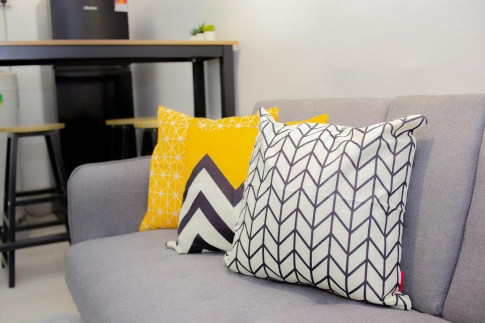 5min walk to Tebrau ÆON Mall 1-5pax Free Netflix Apartment in Johor Bahru