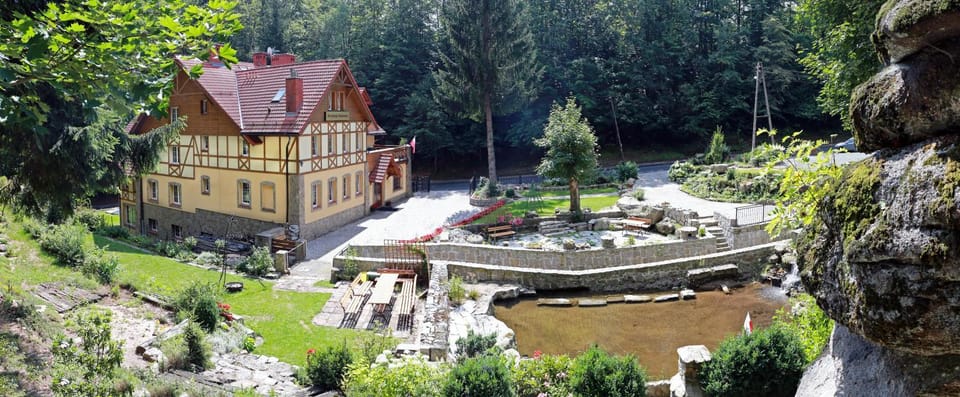 Facade/entrance, Day, Natural landscape, Summer, Garden, On site, Garden view