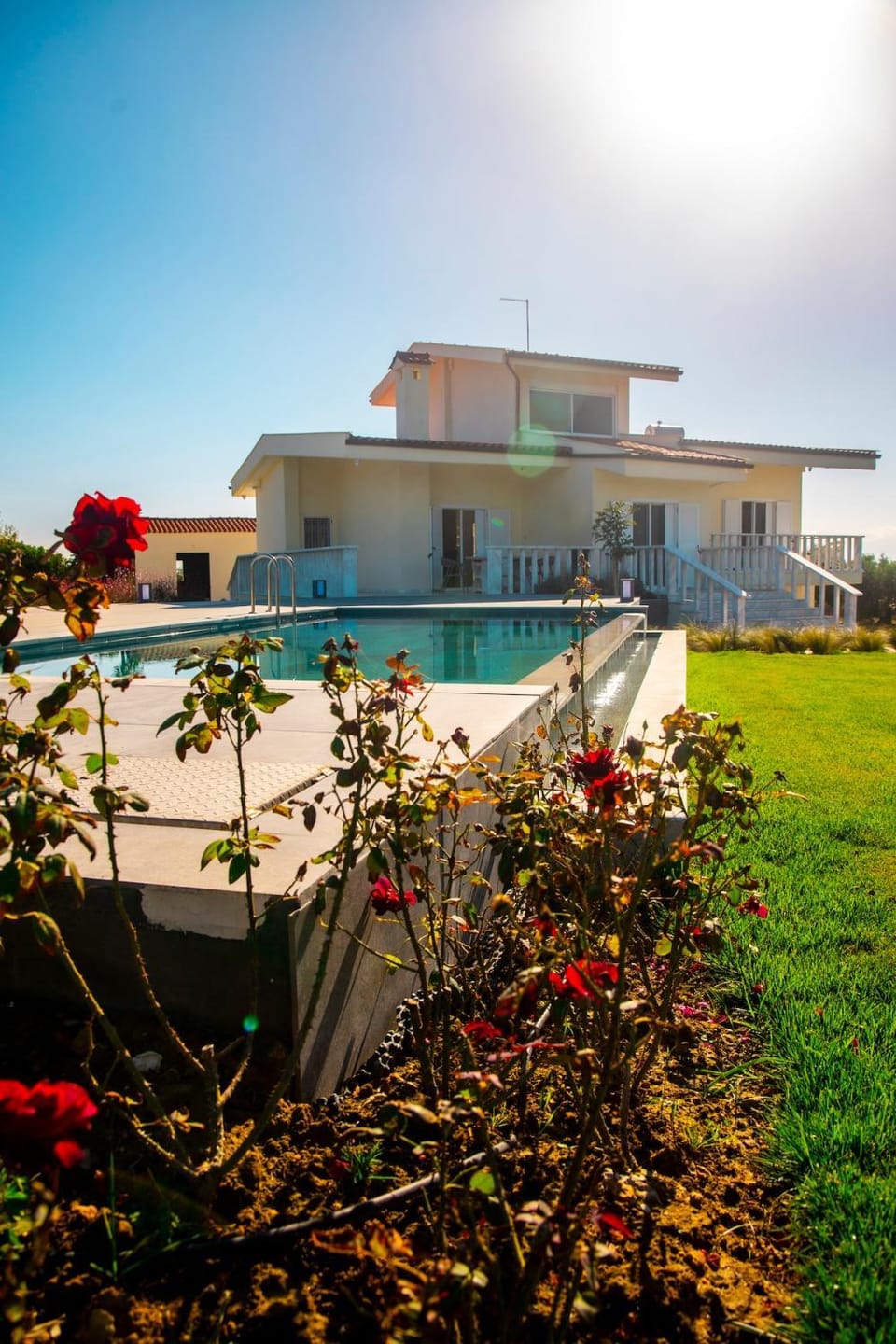 Property building, Day, Garden, Garden view, Pool view, Swimming pool