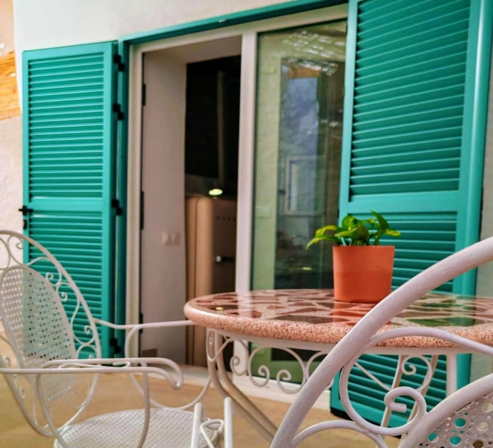 Patio, Facade/entrance