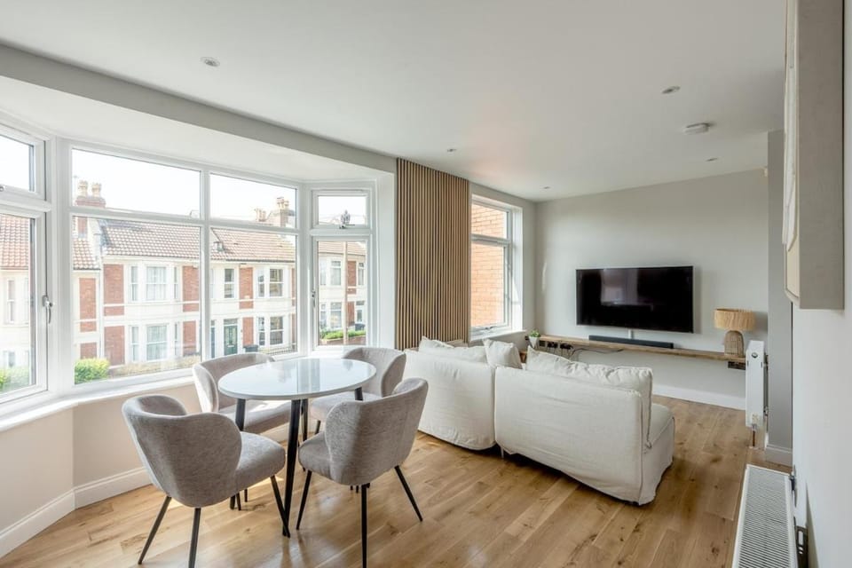 Urban Luxe - Perfect Home Away From Home Apartment in Bristol