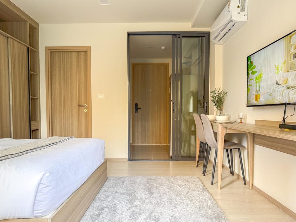 The Base Rise A Cozy Room near Central Phuket Studio Room Pool View Apartment in Kathu