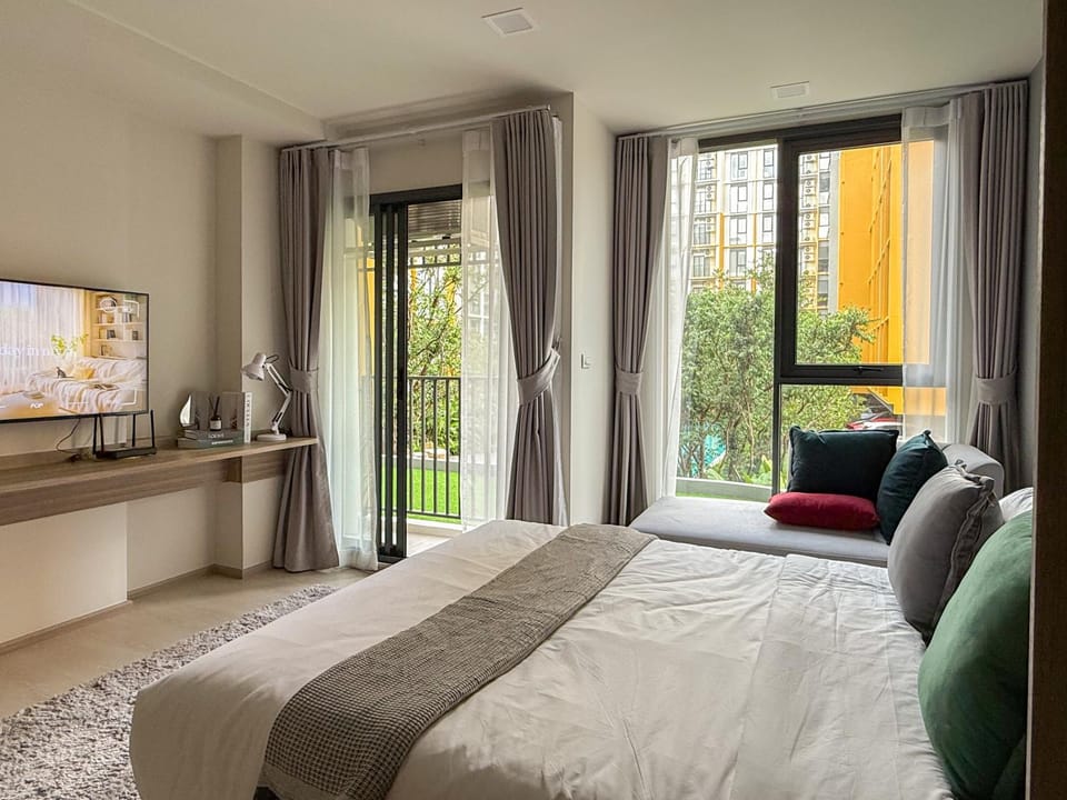 The Base Rise A Cozy Room near Central Phuket Studio Room Pool View Apartment in Kathu