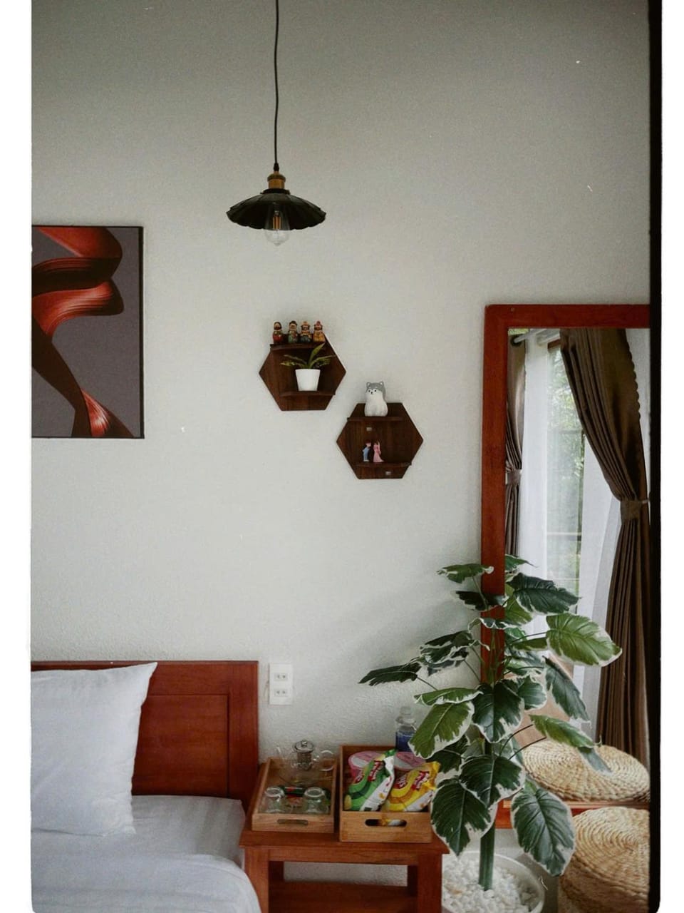 Bed, Photo of the whole room, Seating area, Bedroom