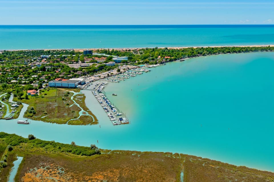 Neighbourhood, View (from property/room), Beach, City view, Area and facilities