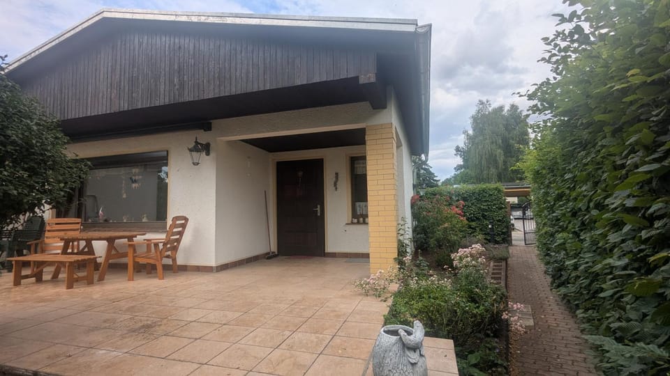 Property building, Patio, Garden, Balcony/Terrace