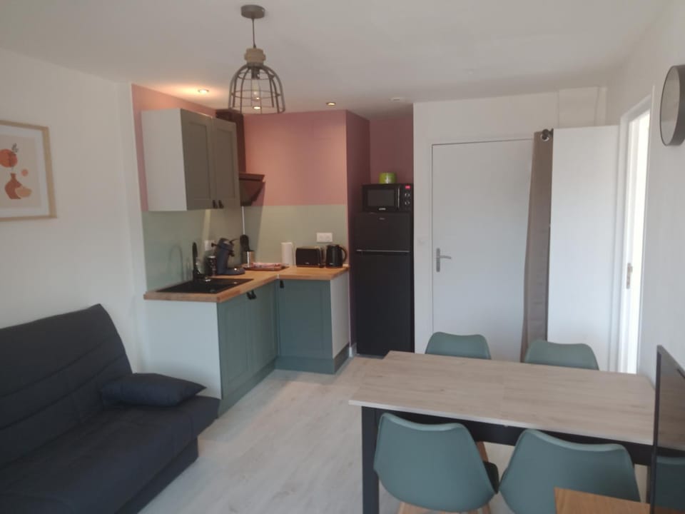 Living room, Seating area, stove