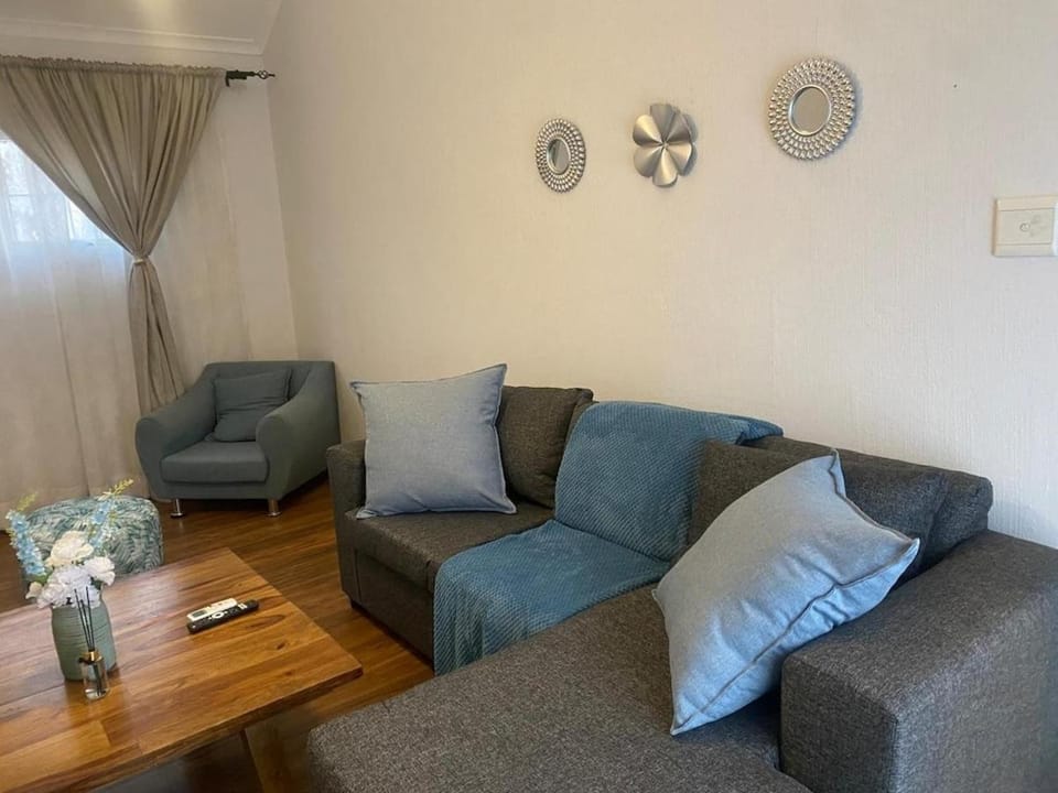 Tranquil Escape in Bromhof area Apartment in Randburg