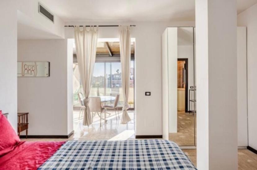 3 Bedrooms with Terrace close to the Center Apartment in Milan
