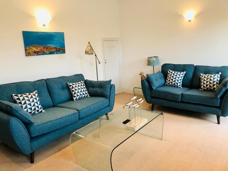 River Cottage, Arundel Riverside, Just Steps from the Historic Town House in Arundel