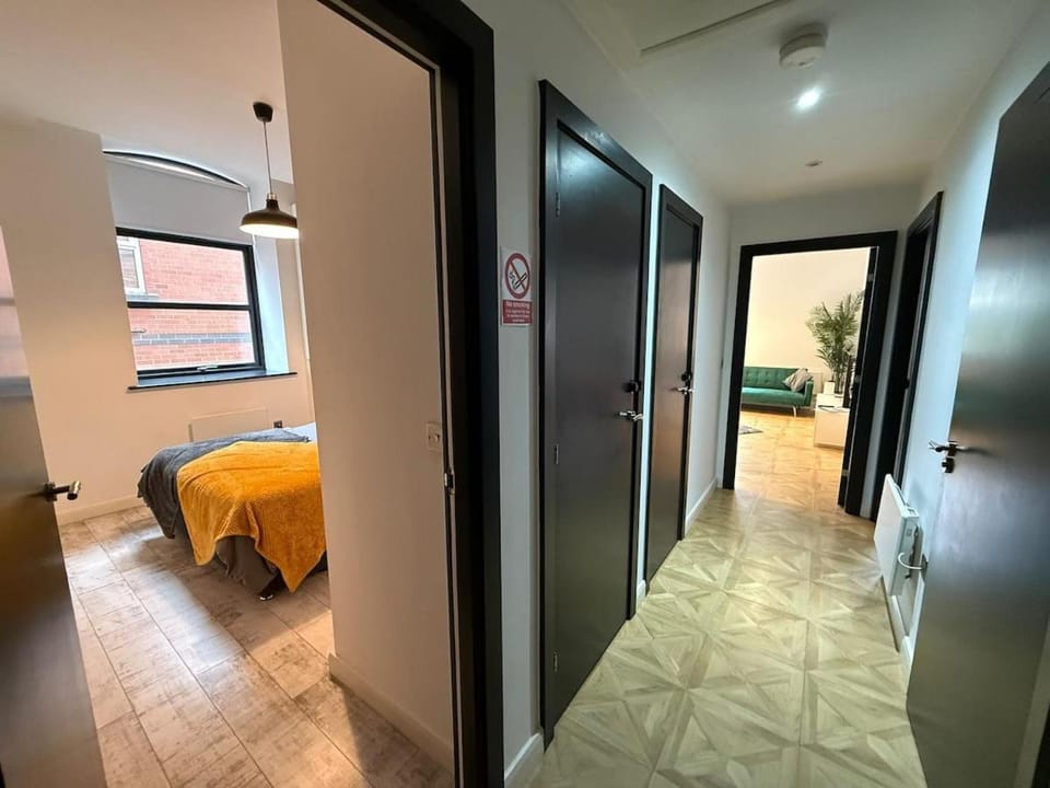 Sleek and Modern City Centre Apartment Apartment in Leeds