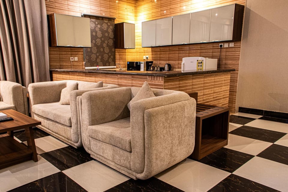 Coffee/tea facilities, Kitchen or kitchenette, Living room