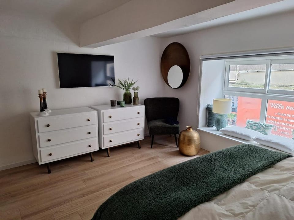 TV and multimedia, Bedroom, storage