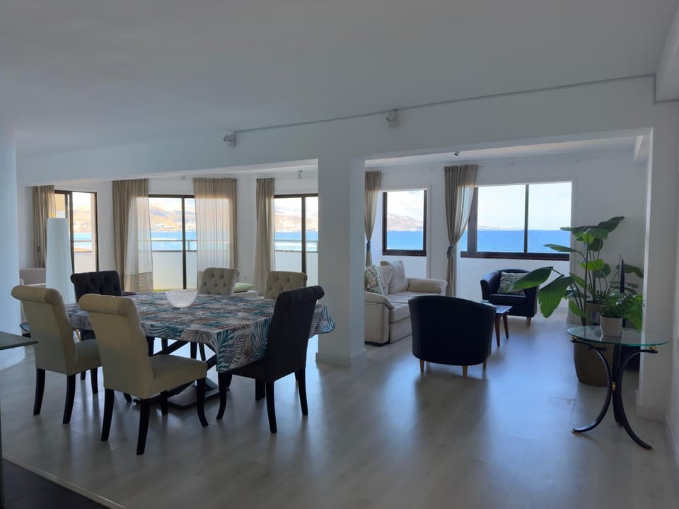 Seating area, Dining area, Sea view