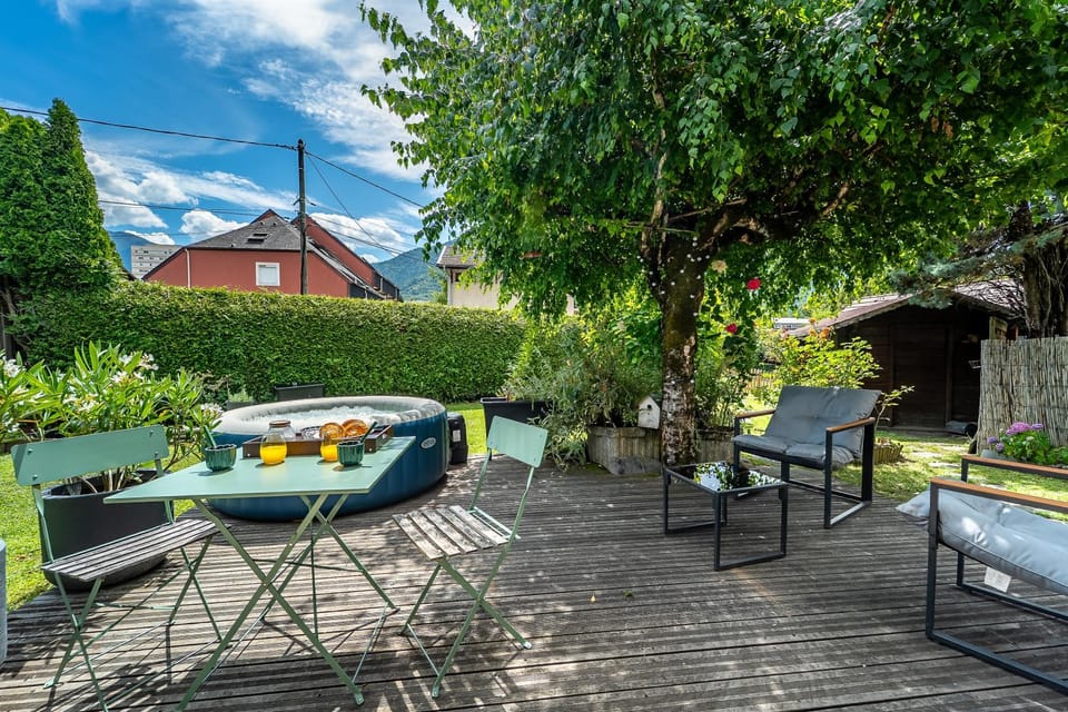 Patio, Spring, Spa and wellness centre/facilities, Dining area, Garden view