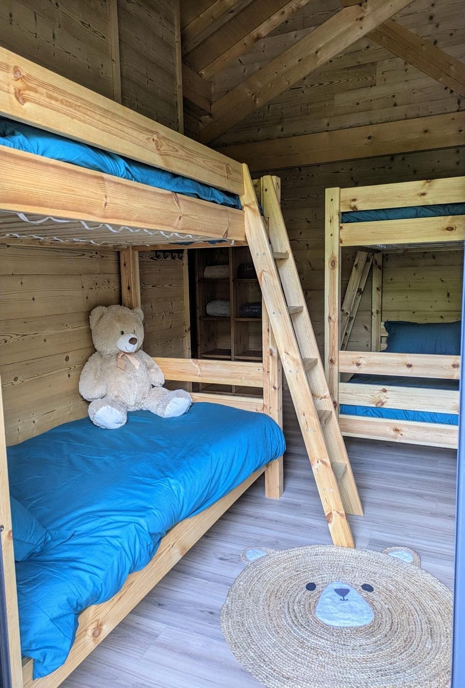 Bedroom, bunk bed