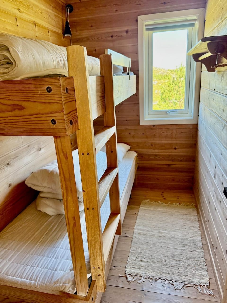 Bedroom, bunk bed