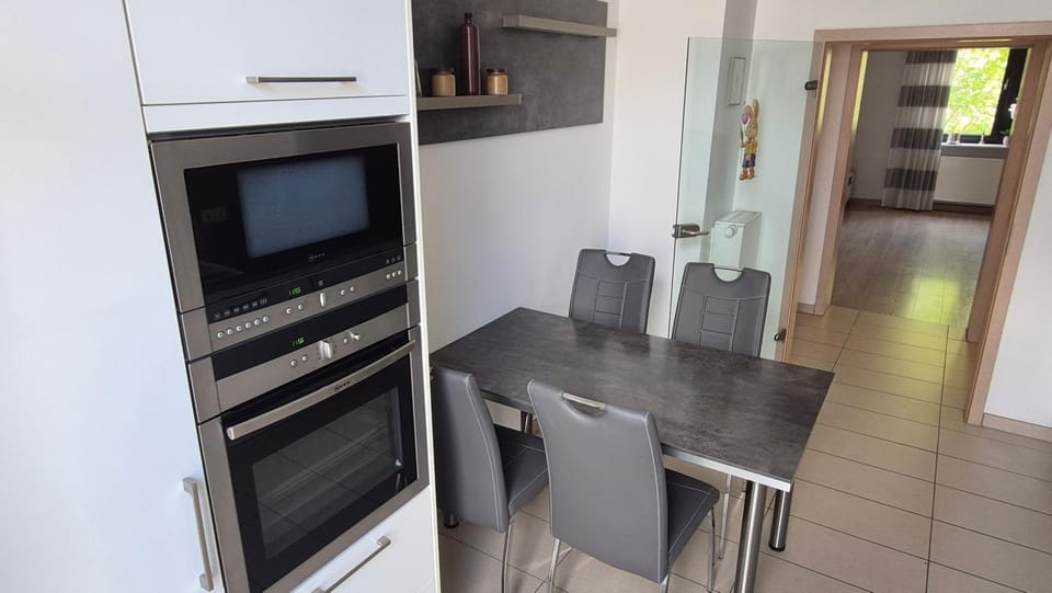 Kitchen or kitchenette, Dining area, oven, stove