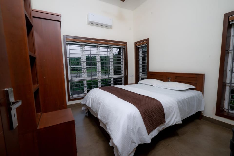 Bed, Photo of the whole room, Bedroom, wardrobe, air conditioner