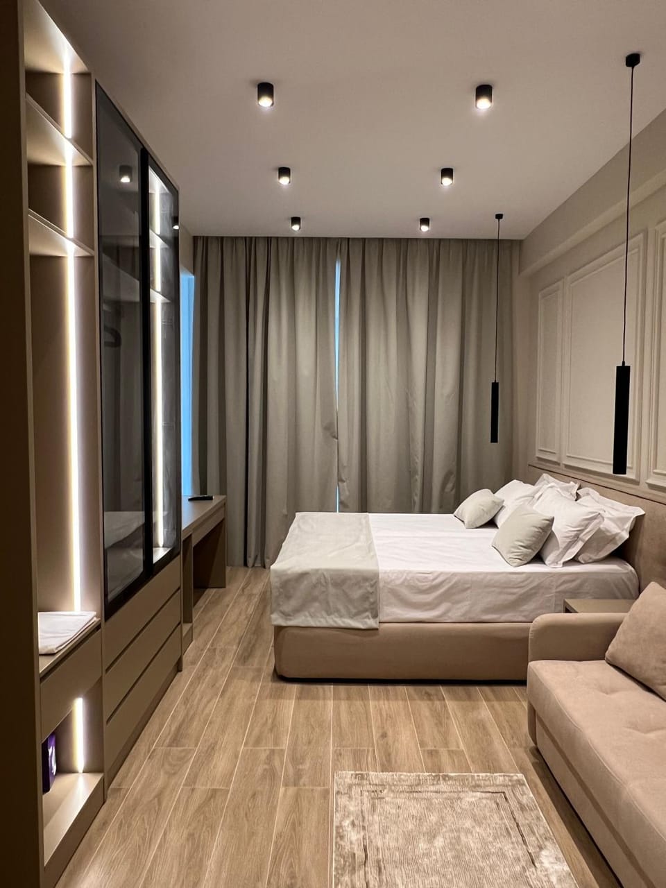 Bed, Photo of the whole room, Bedroom