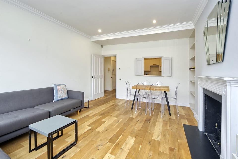 TV and multimedia, Seating area, Dining area