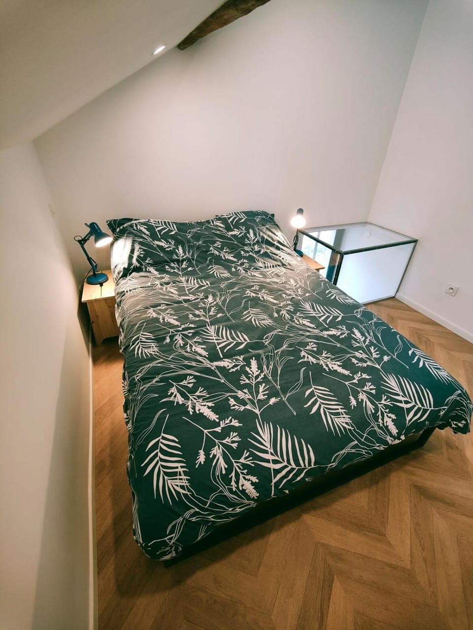 Bed, Photo of the whole room, Bedroom