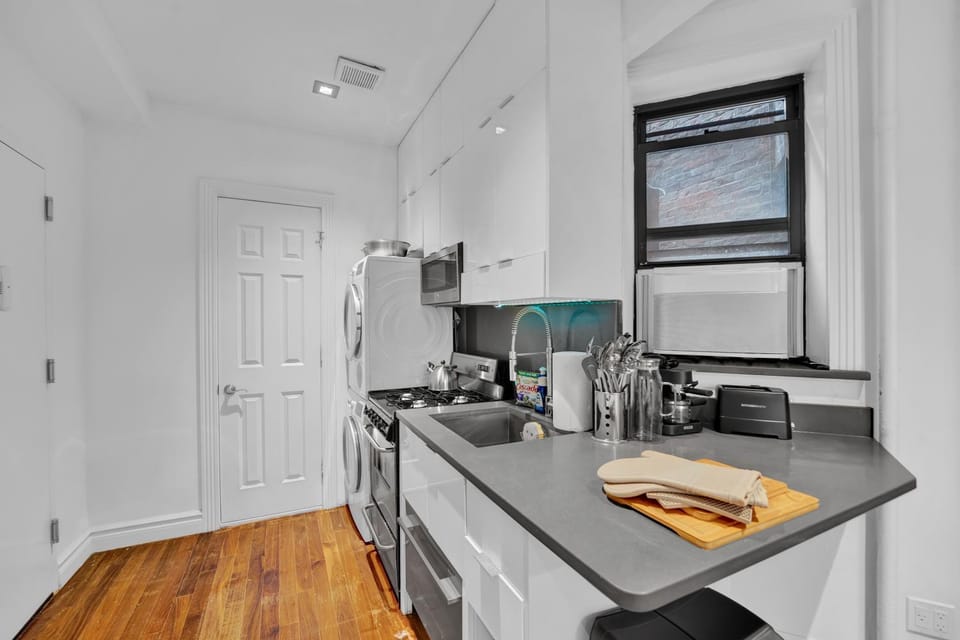 Kitchen or kitchenette, Dining area, pet friendly, stove, toaster