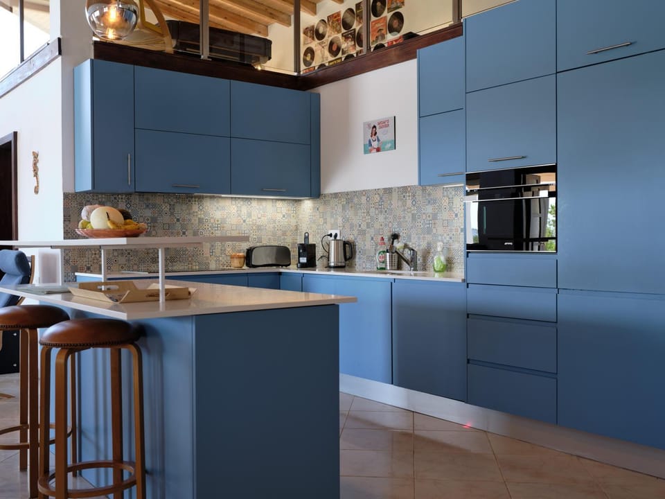 Coffee/tea facilities, Kitchen or kitchenette, dishwasher, oven, toaster