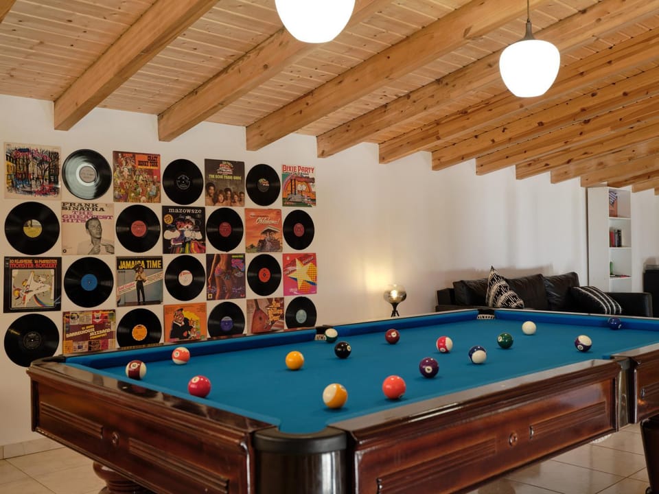 Billiard, Game Room