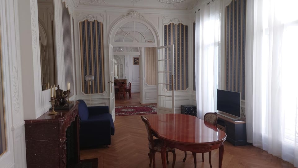 Communal lounge/ TV room, TV and multimedia, Seating area