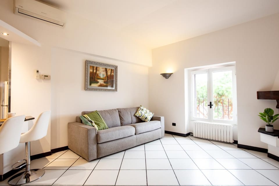 Day, Living room, air conditioner