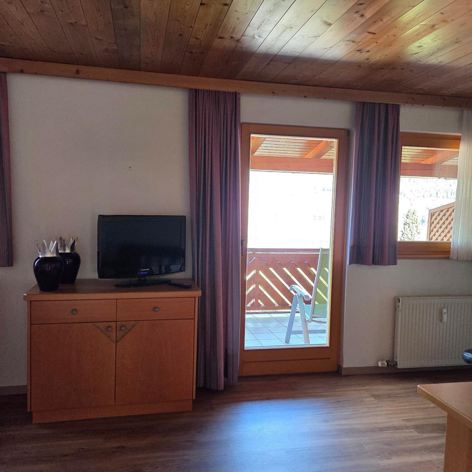 Communal lounge/ TV room, TV and multimedia