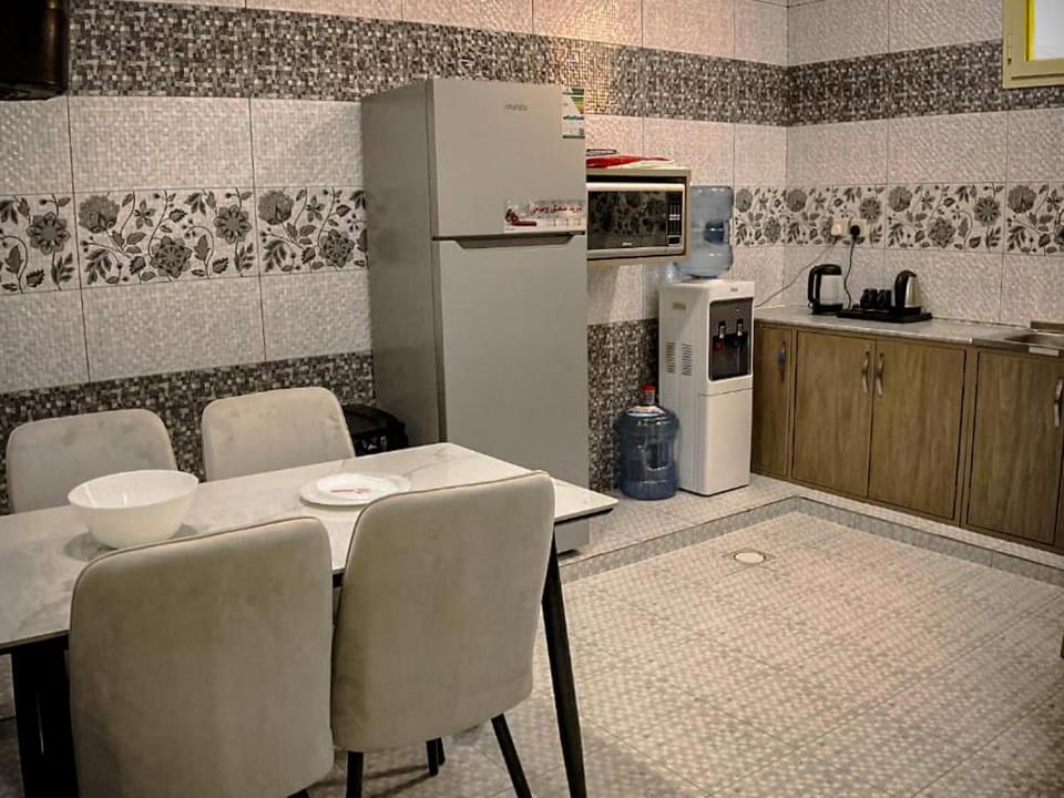 Kitchen or kitchenette, Communal kitchen