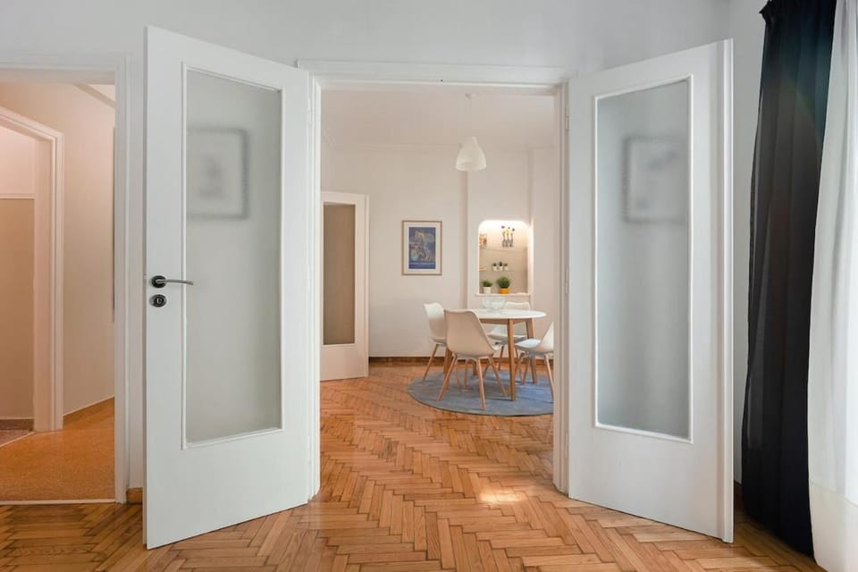 Bright apartment in old Athenian neighborhood! Apartment in Athens