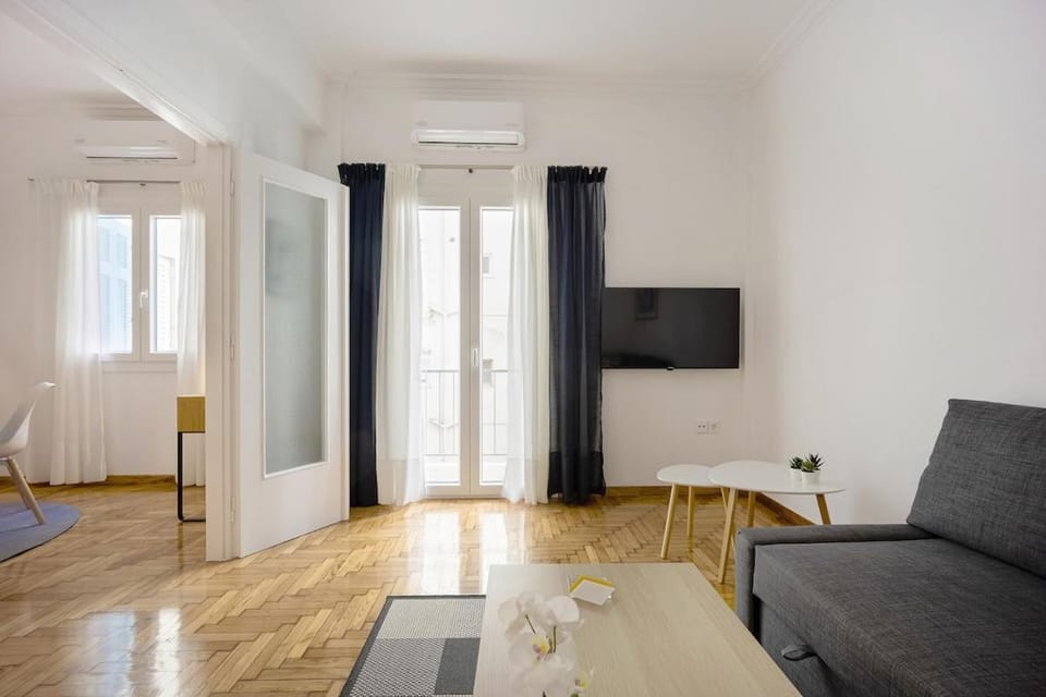 Bright apartment in old Athenian neighborhood! Apartment in Athens