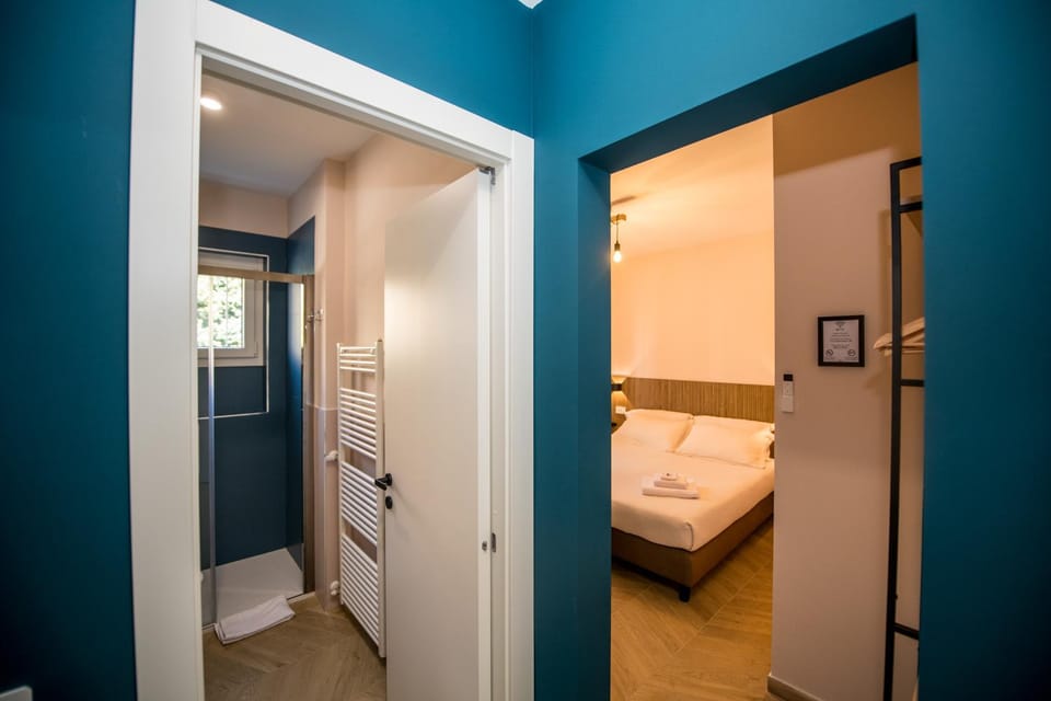 Bed, Bathroom, Photo of the whole room, Bedroom, towels