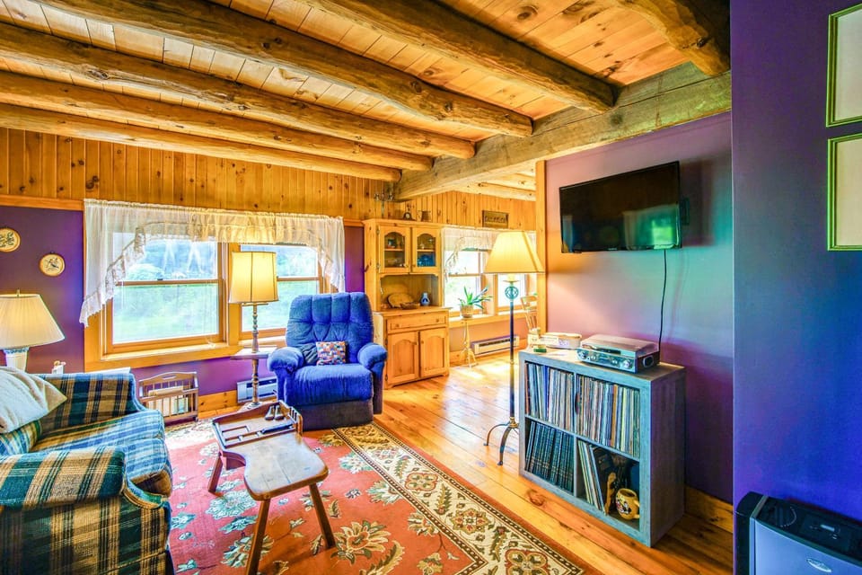 Forest Hideaway in Plainfield: Hike, Paddle & Ski House in Vermont