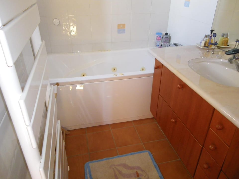 Hot Tub, Bathroom, City view, Sea view