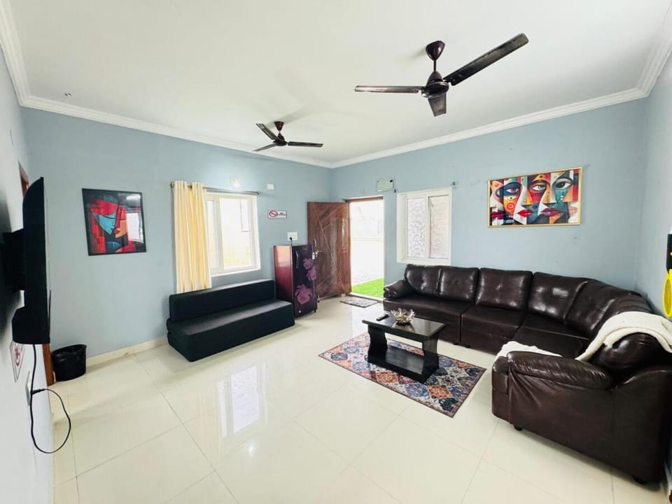 Penthouse Delight 2BHK Flat near Wipro Circle Apartment in Hyderabad