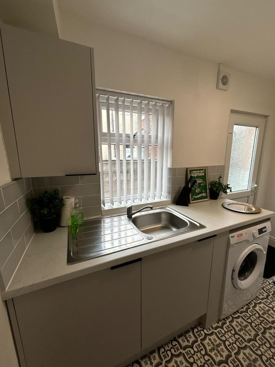 Spacious 3-Bedroom Apartment with Modern Comforts Apartment in Widnes