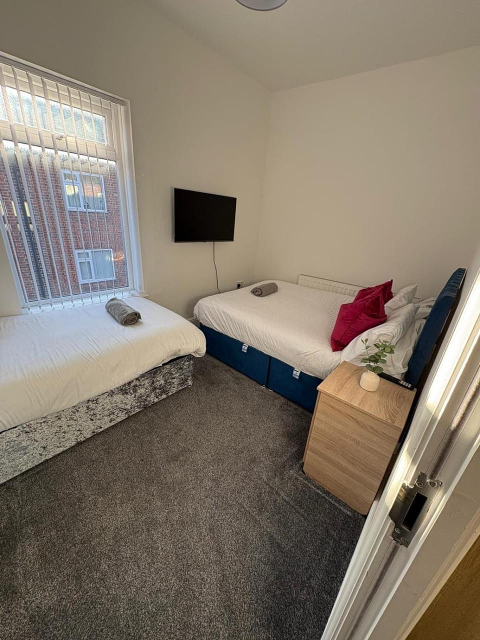 Spacious 3-Bedroom Apartment with Modern Comforts Apartment in Widnes